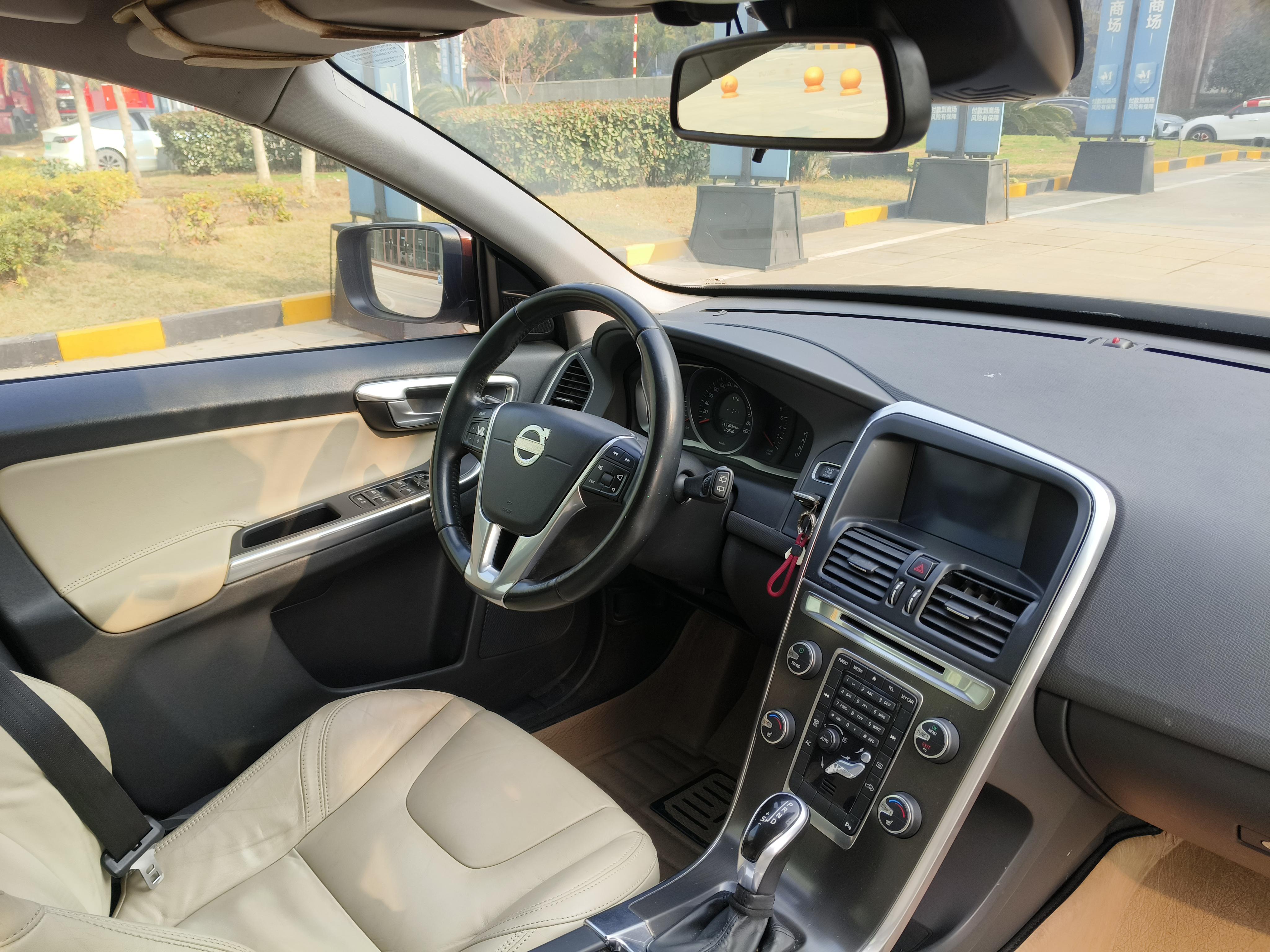 Volvo XC60 2014 thumb 6
