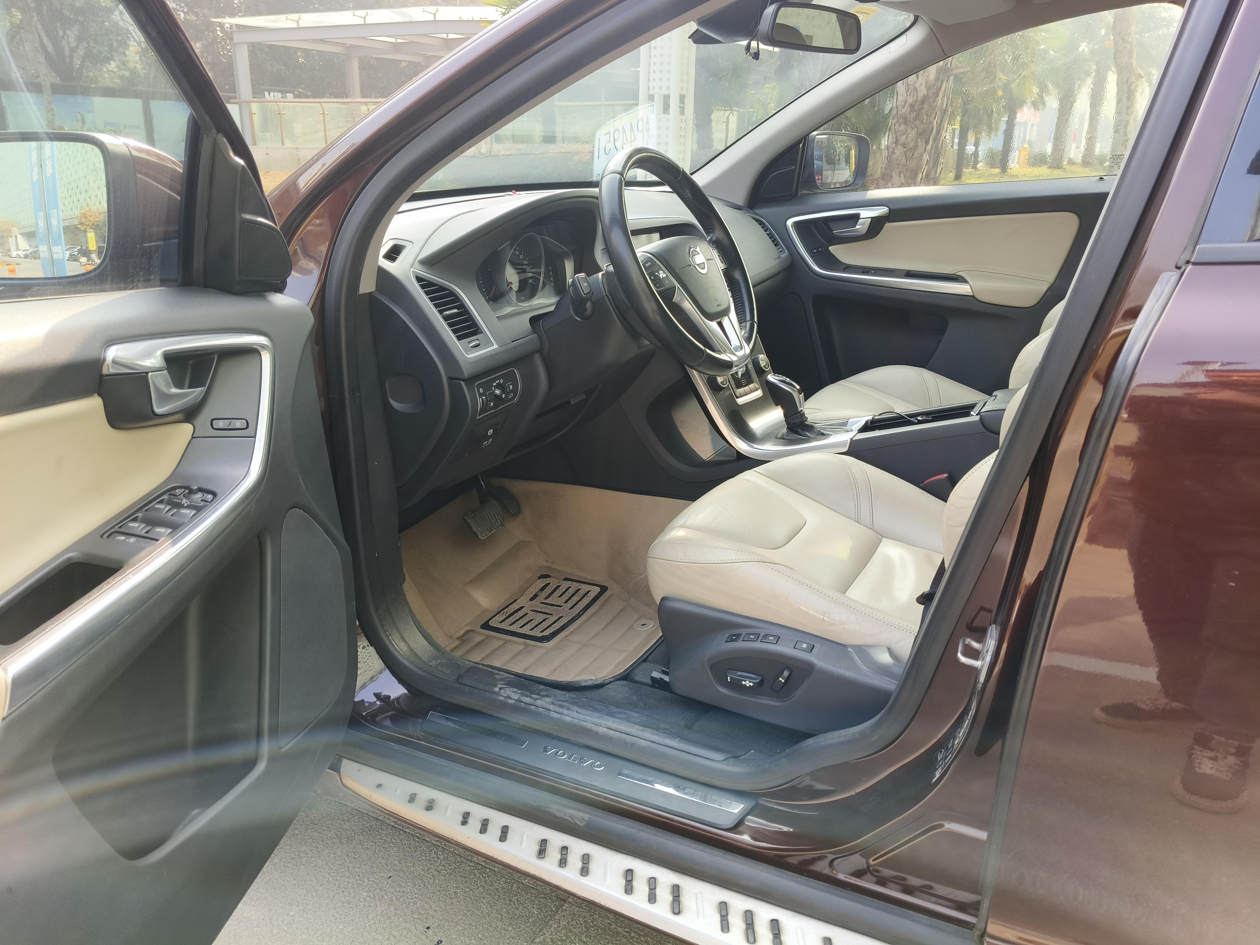 Volvo XC60 2014 thumb 9