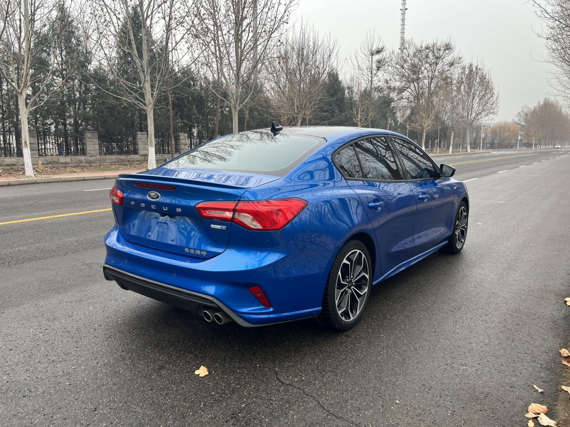 Ford Focus ST 2023 thumb 4