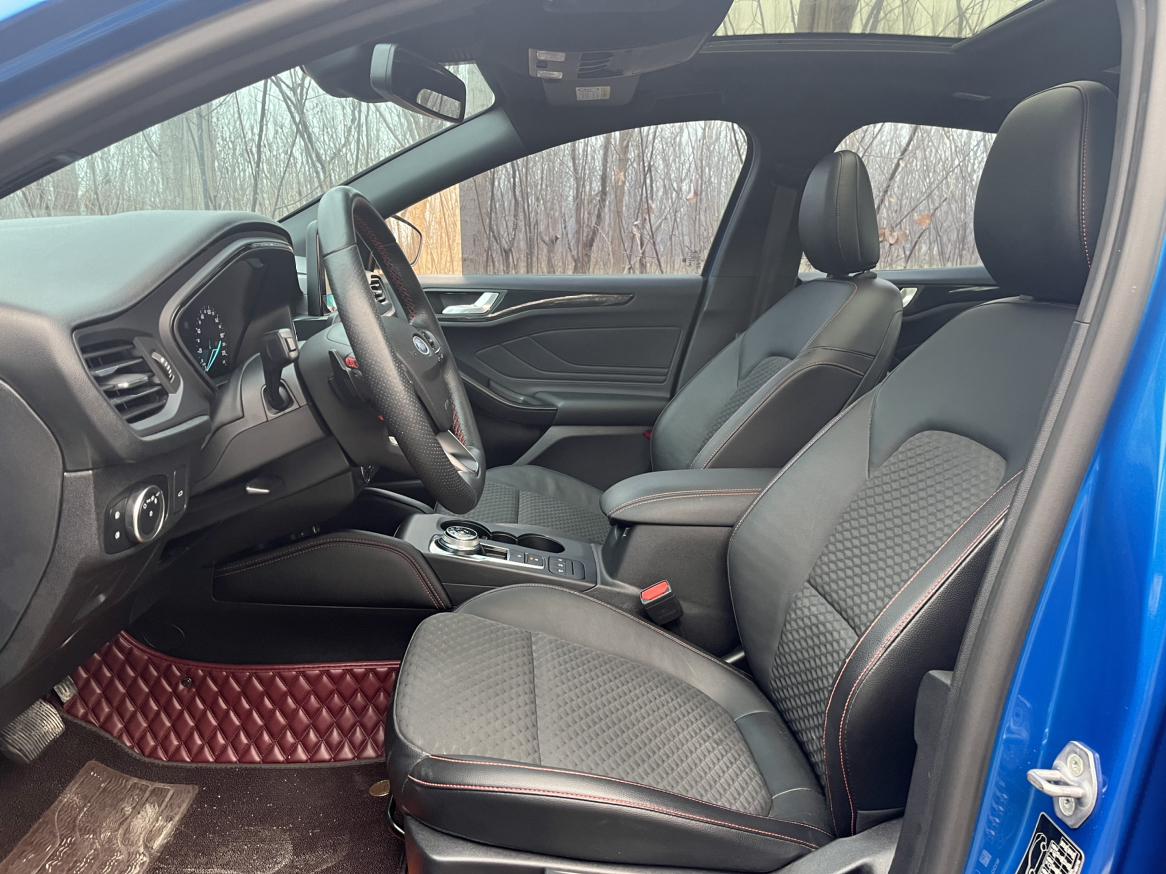 Ford Focus ST 2023 thumb 12
