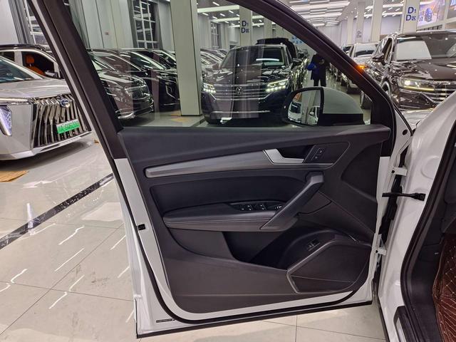 Audi Q5 2022 thumb 3