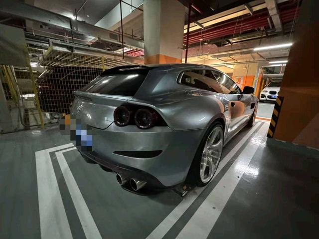 Ferrari GTC4Lusso 2017 thumb 2