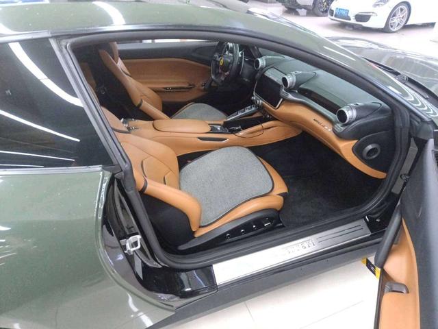 Ferrari GTC4Lusso 2017 thumb 3