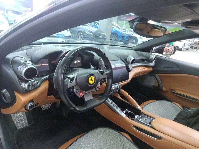 Ferrari GTC4Lusso 2017 thumb 4