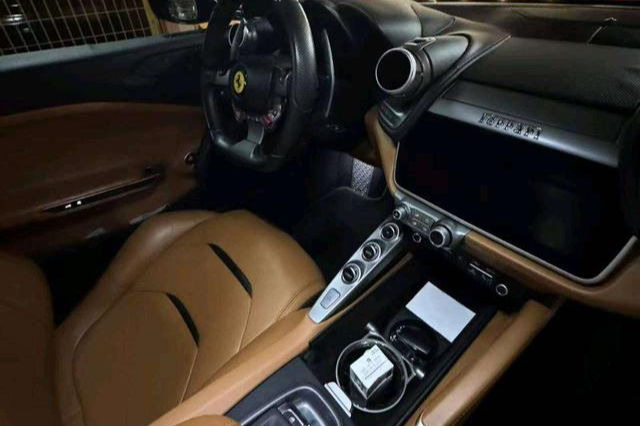 Ferrari GTC4Lusso 2017 thumb 6