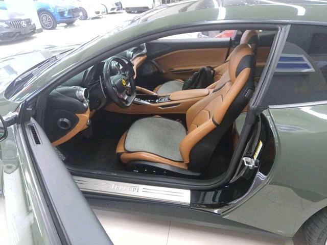 Ferrari GTC4Lusso 2017 thumb 7