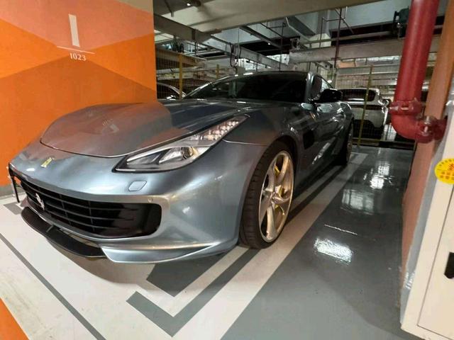 Ferrari GTC4Lusso 2017 thumb 8