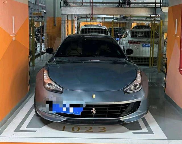 Ferrari GTC4Lusso 2017 thumb 9
