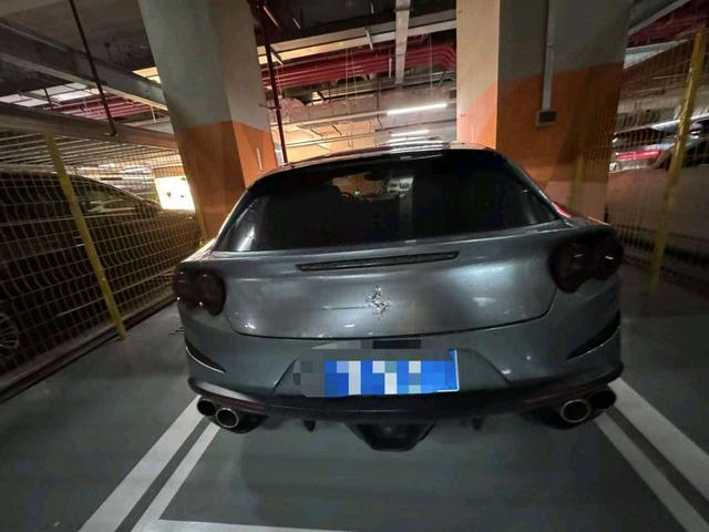 Ferrari GTC4Lusso 2017 thumb 10