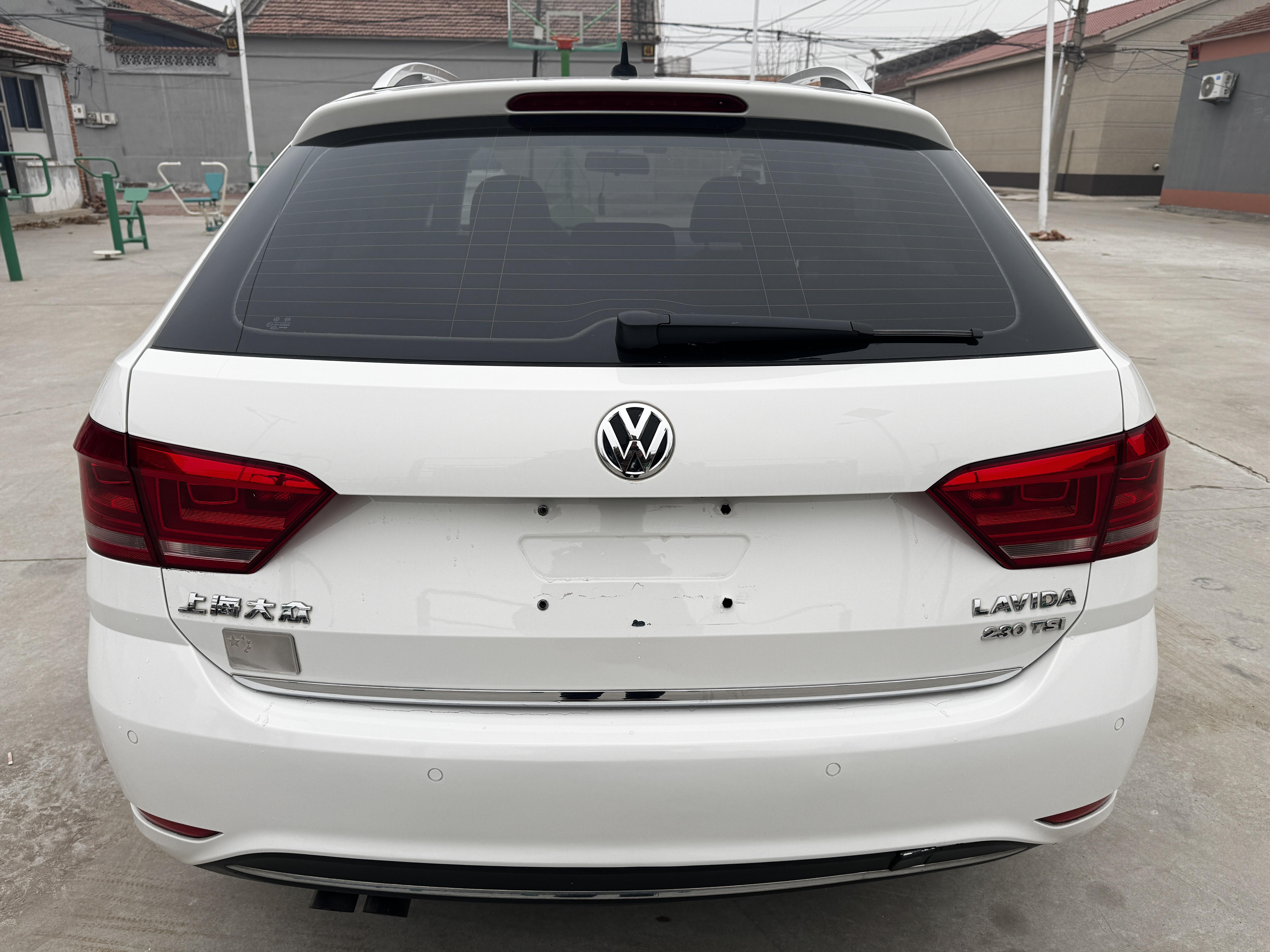 Volkswagen Lavida XR 2015 thumb 3