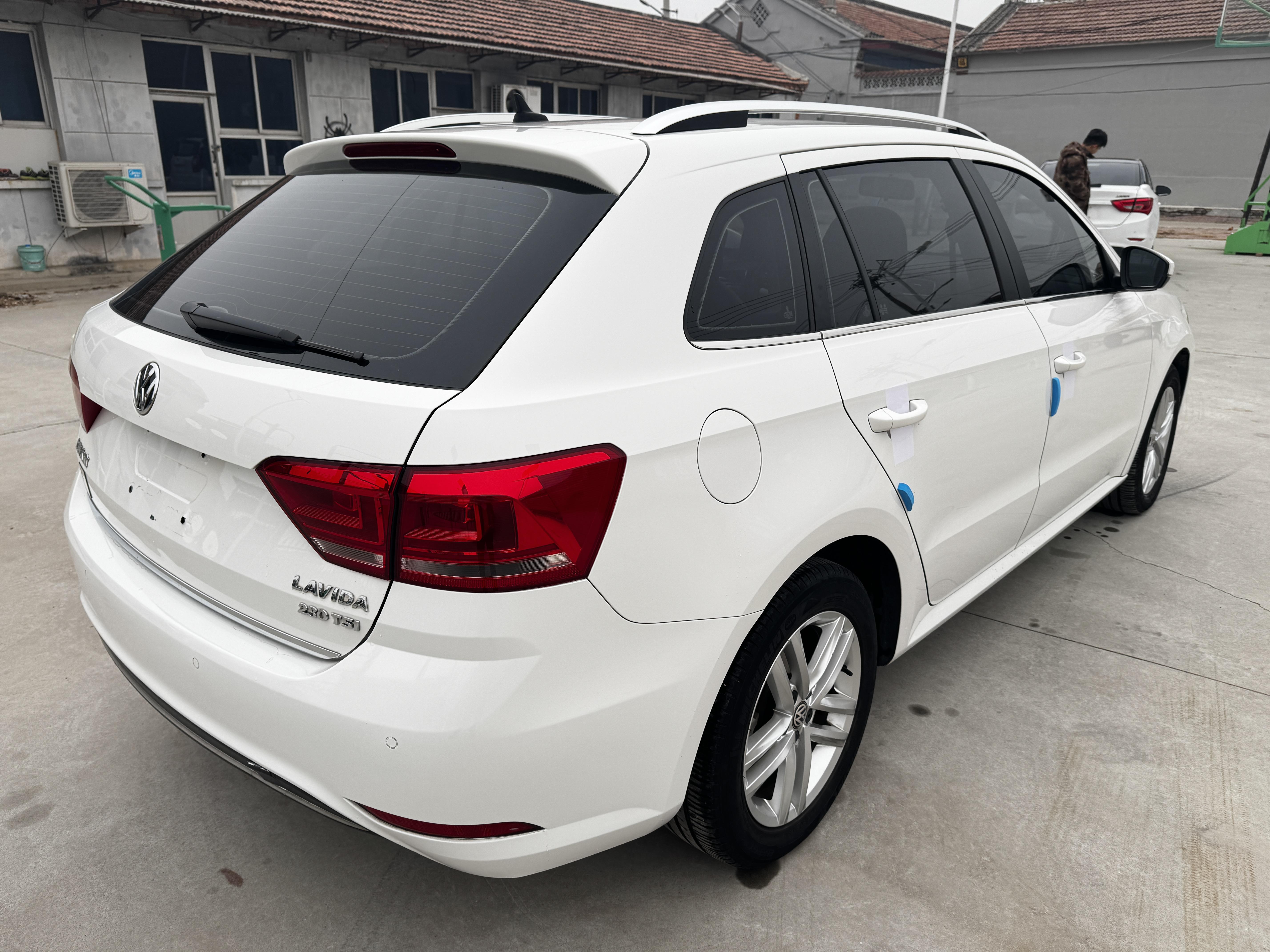 Volkswagen Lavida XR 2015 thumb 4