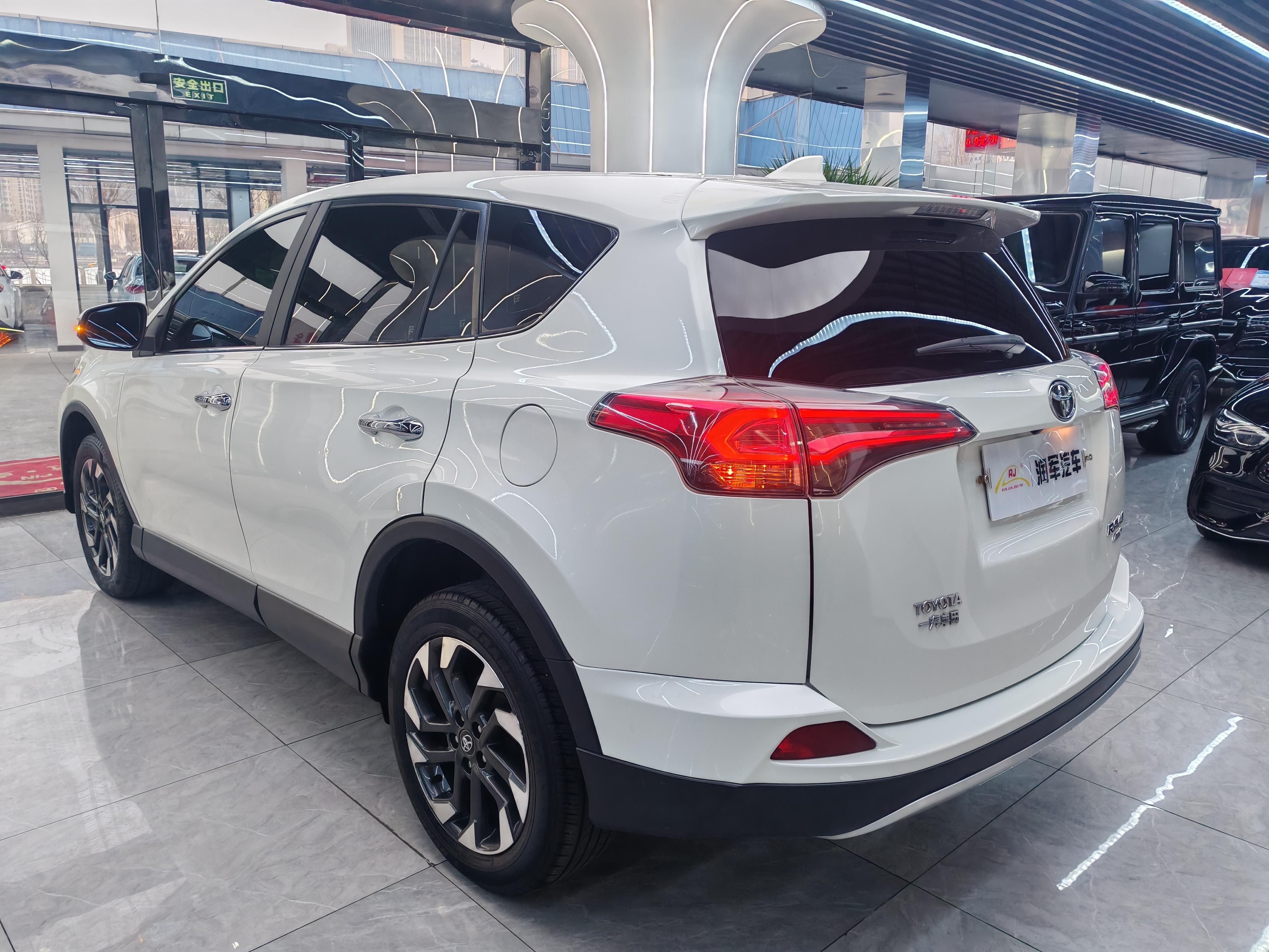 Toyota RAV4 2018 thumb 2