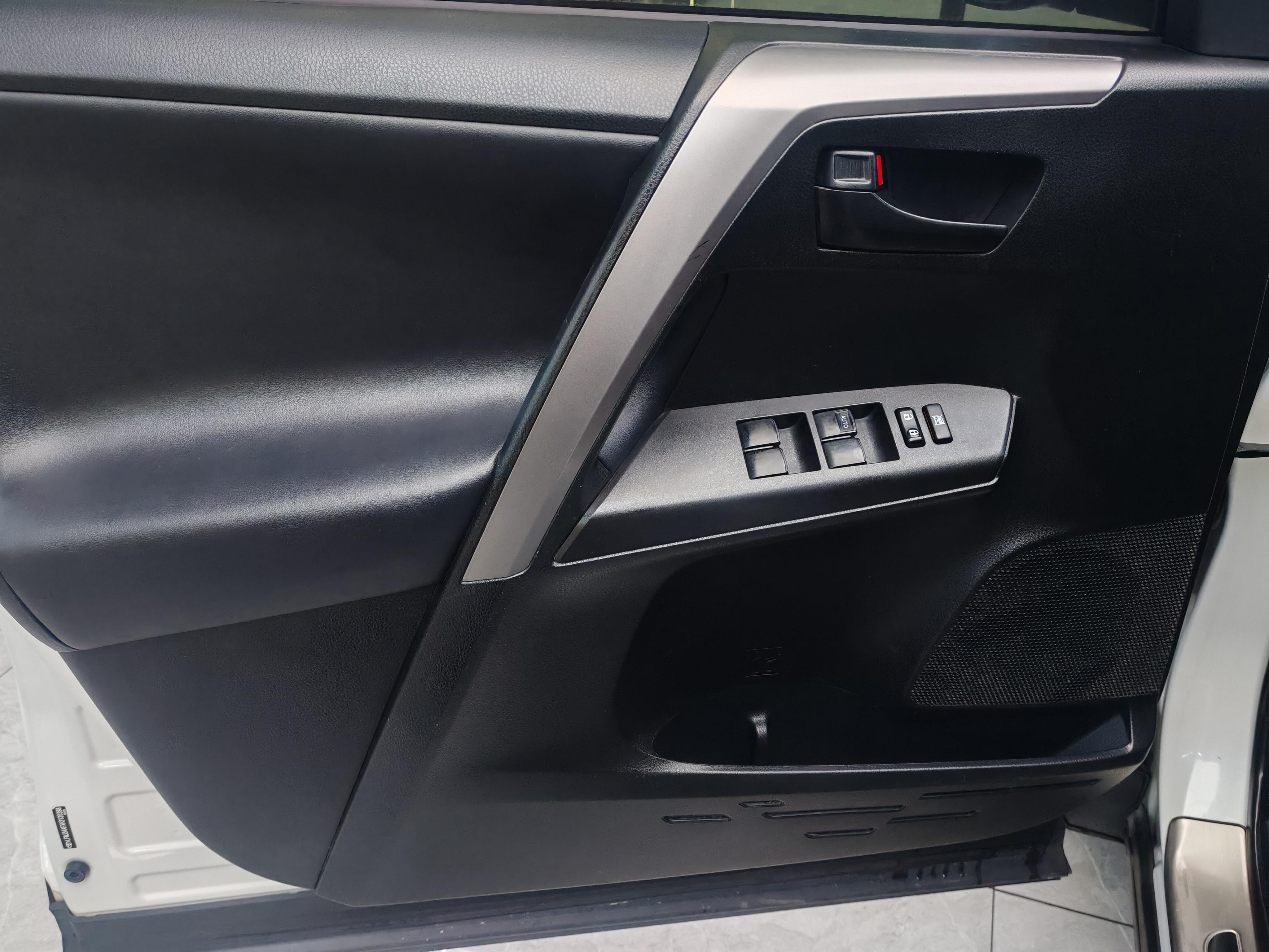 Toyota RAV4 2018 thumb 5