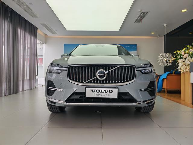 Volvo XC60 2025 thumb 2