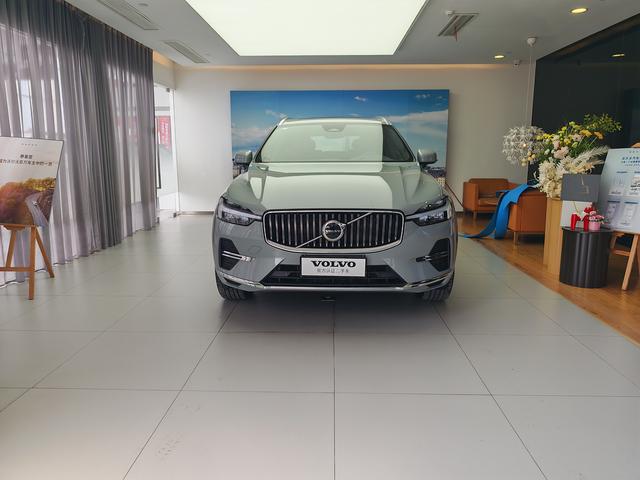 Volvo XC60 2025 thumb 3