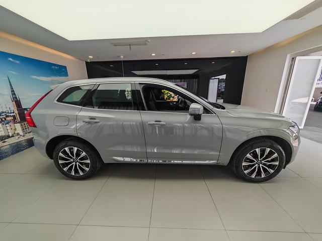 Volvo XC60 2025 thumb 8