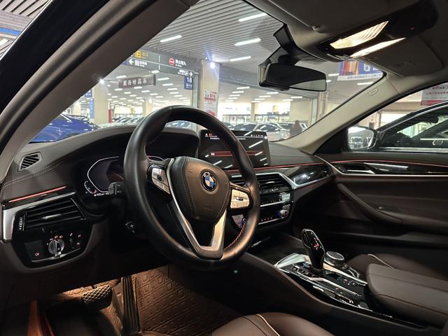 BMW 5 серии 2021 thumb 2