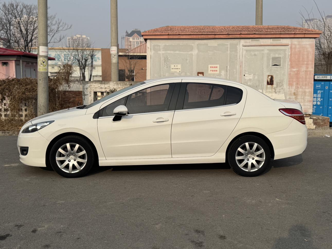 Peugeot 308 2013 thumb 2