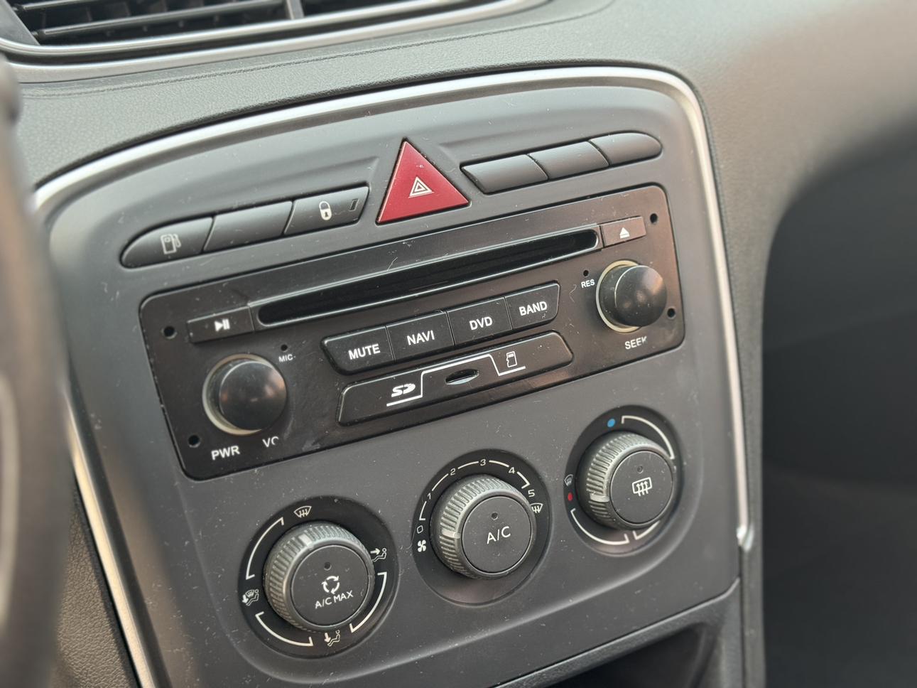 Peugeot 308 2013 thumb 10