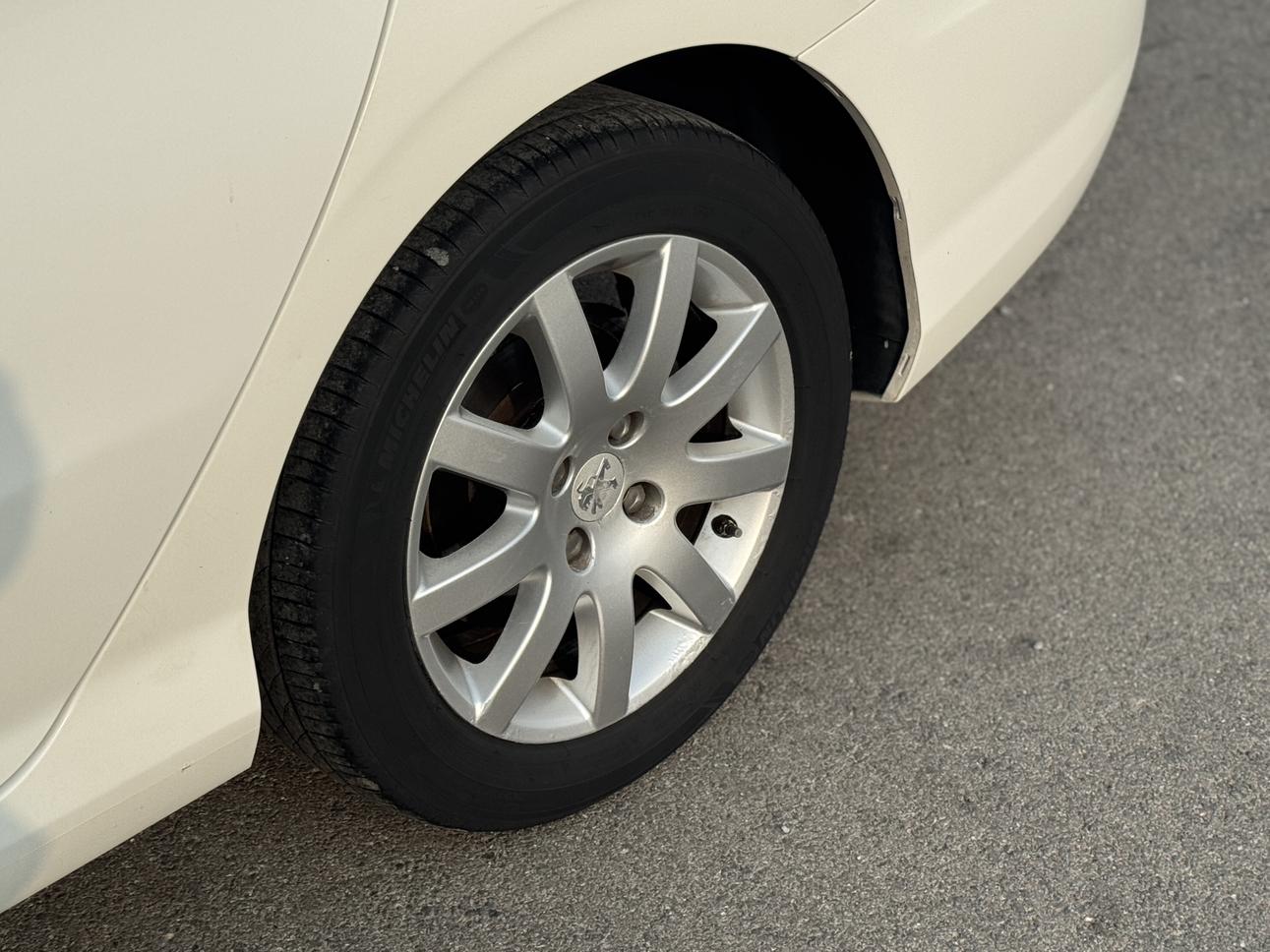 Peugeot 308 2013 thumb 11
