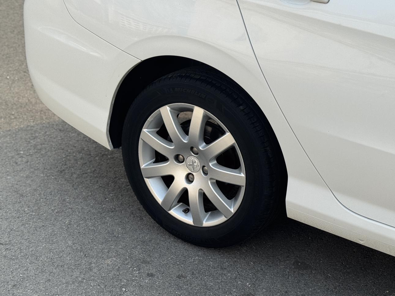 Peugeot 308 2013 thumb 12