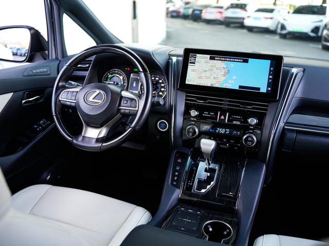 Lexus LM 2020 thumb 10