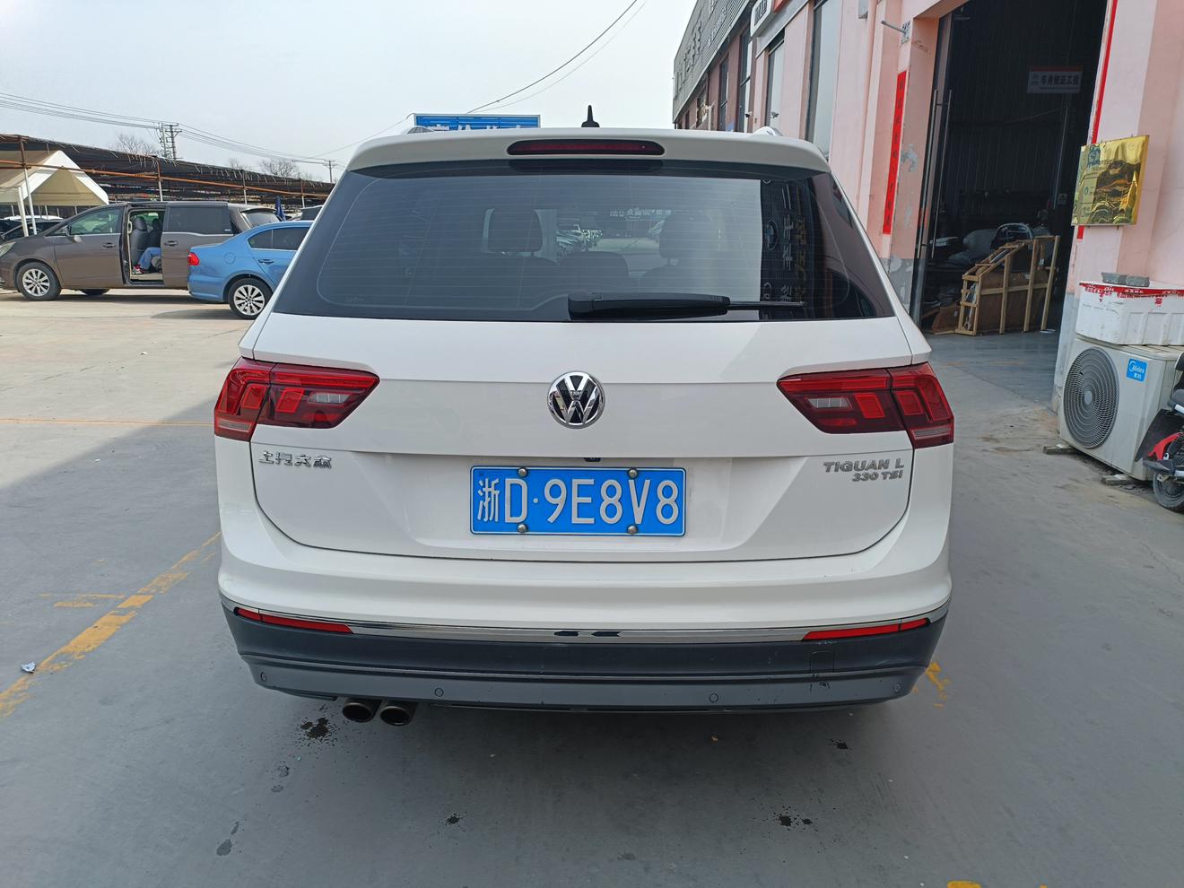 Volkswagen Tiguan 2018 thumb 3