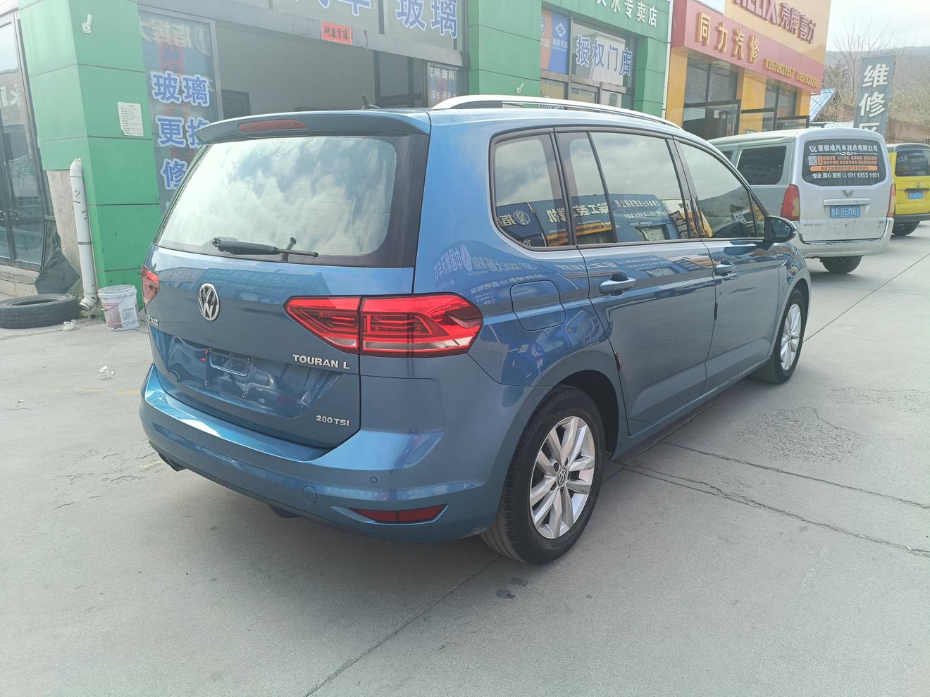 Volkswagen Touran 2018 thumb 4