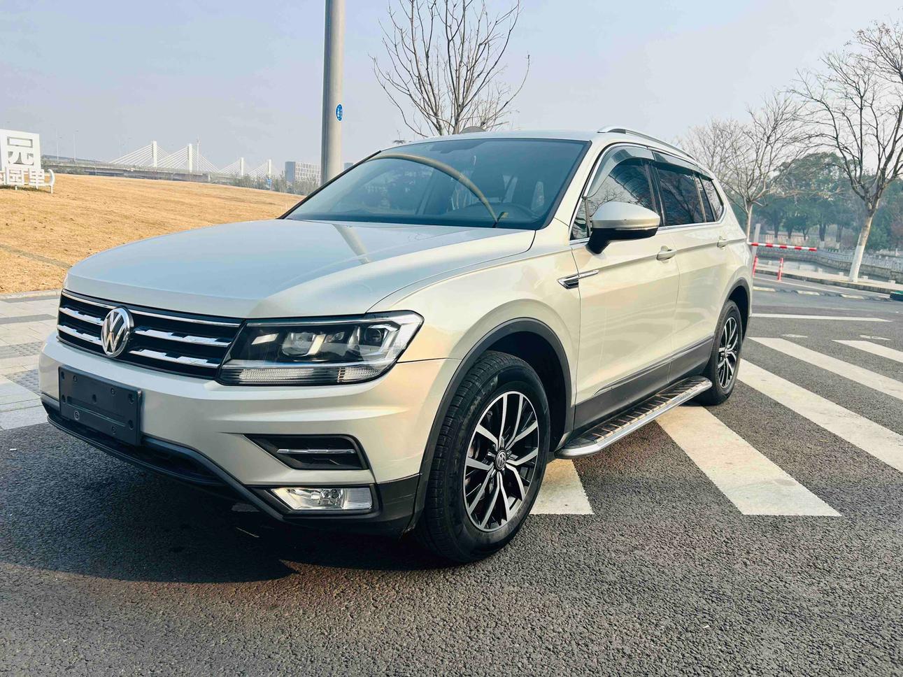 Volkswagen Tiguan 2018 thumb 12