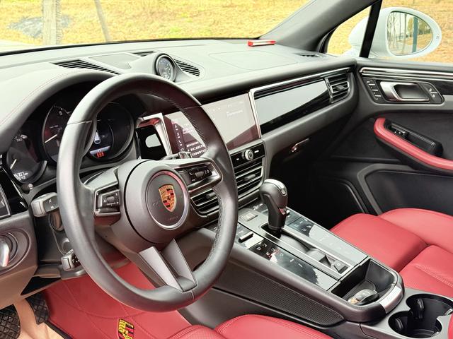 Porsche Macan 2023 thumb 2