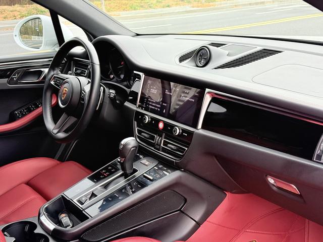 Porsche Macan 2023 thumb 3
