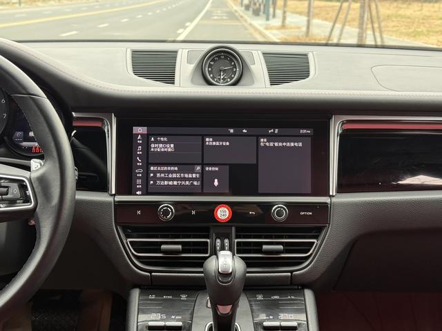 Porsche Macan 2023 thumb 6