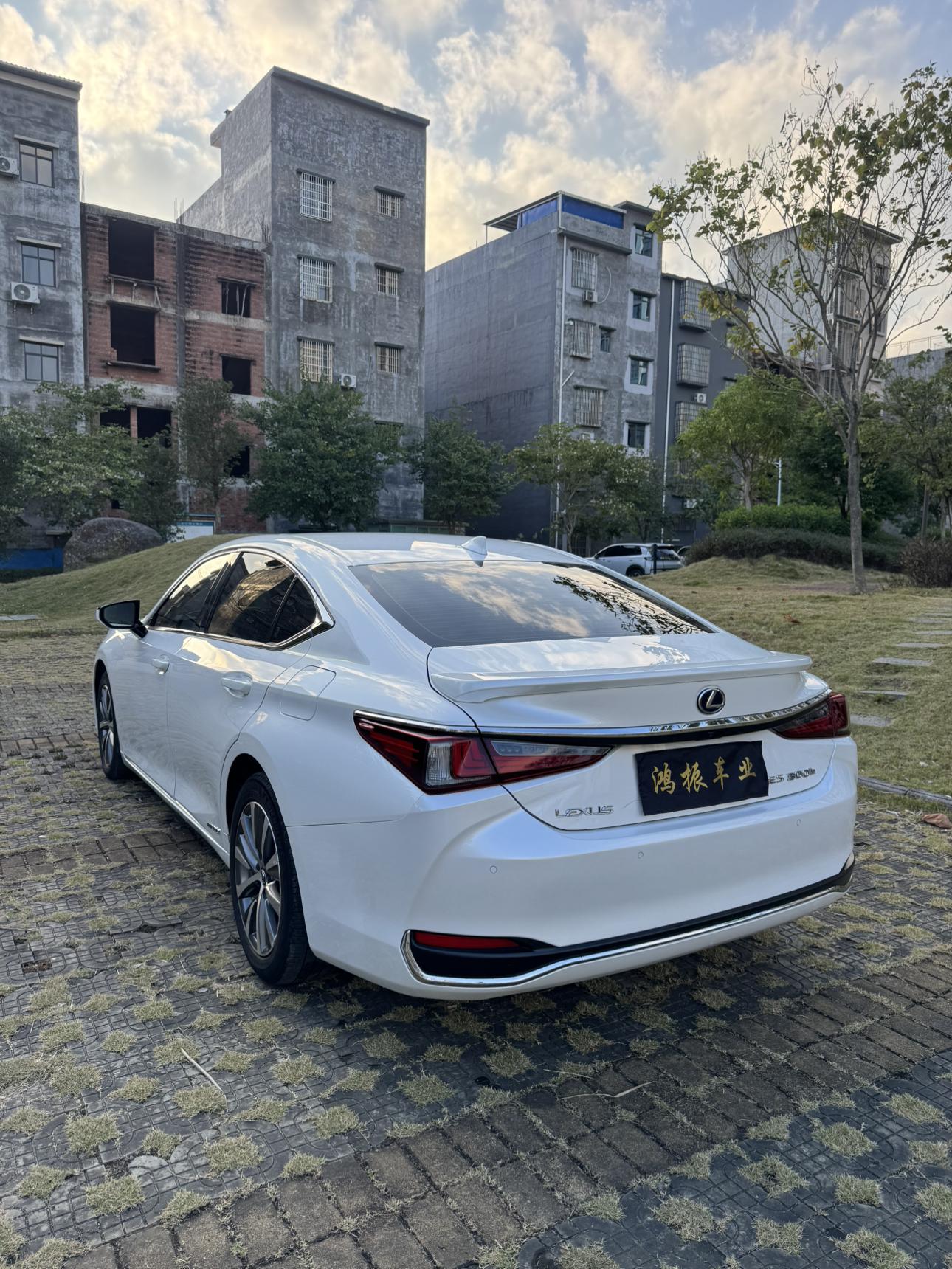 Lexus ES 2019 thumb 2