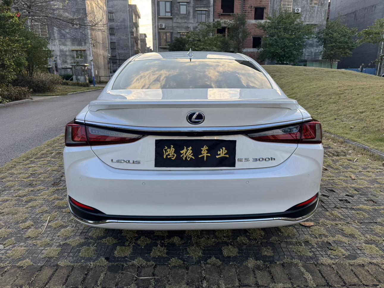 Lexus ES 2019 thumb 3