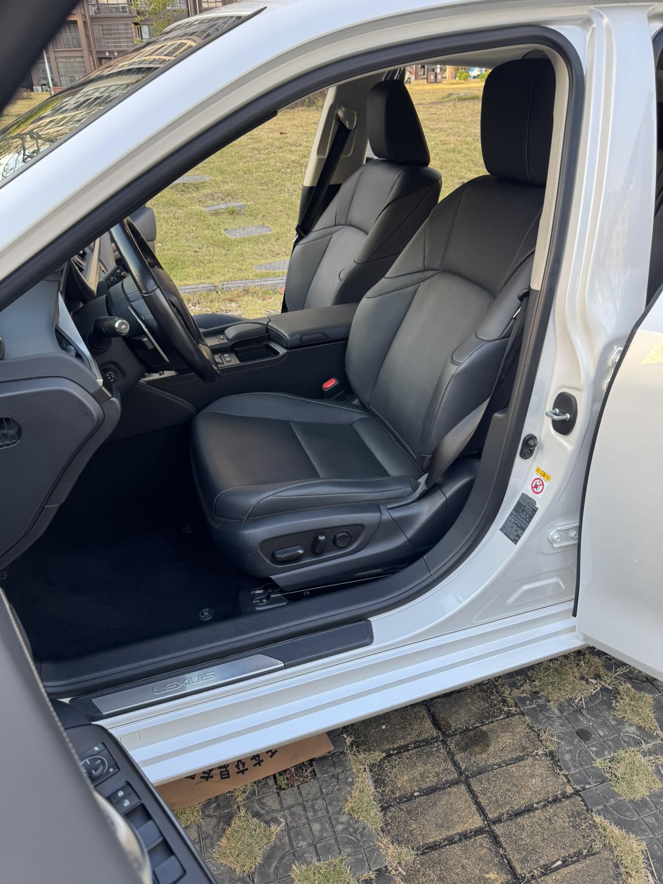 Lexus ES 2019 thumb 8