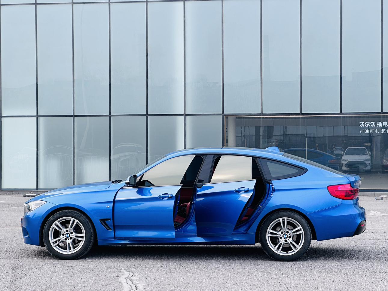 BMW 3 серии 2018 thumb 2