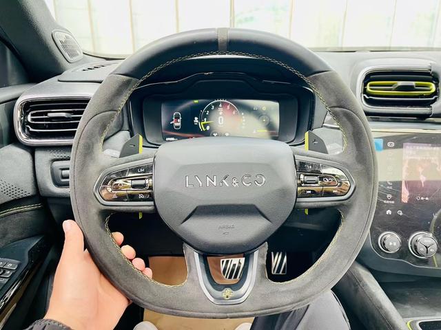 Lynk & Co 03 2020 thumb 9