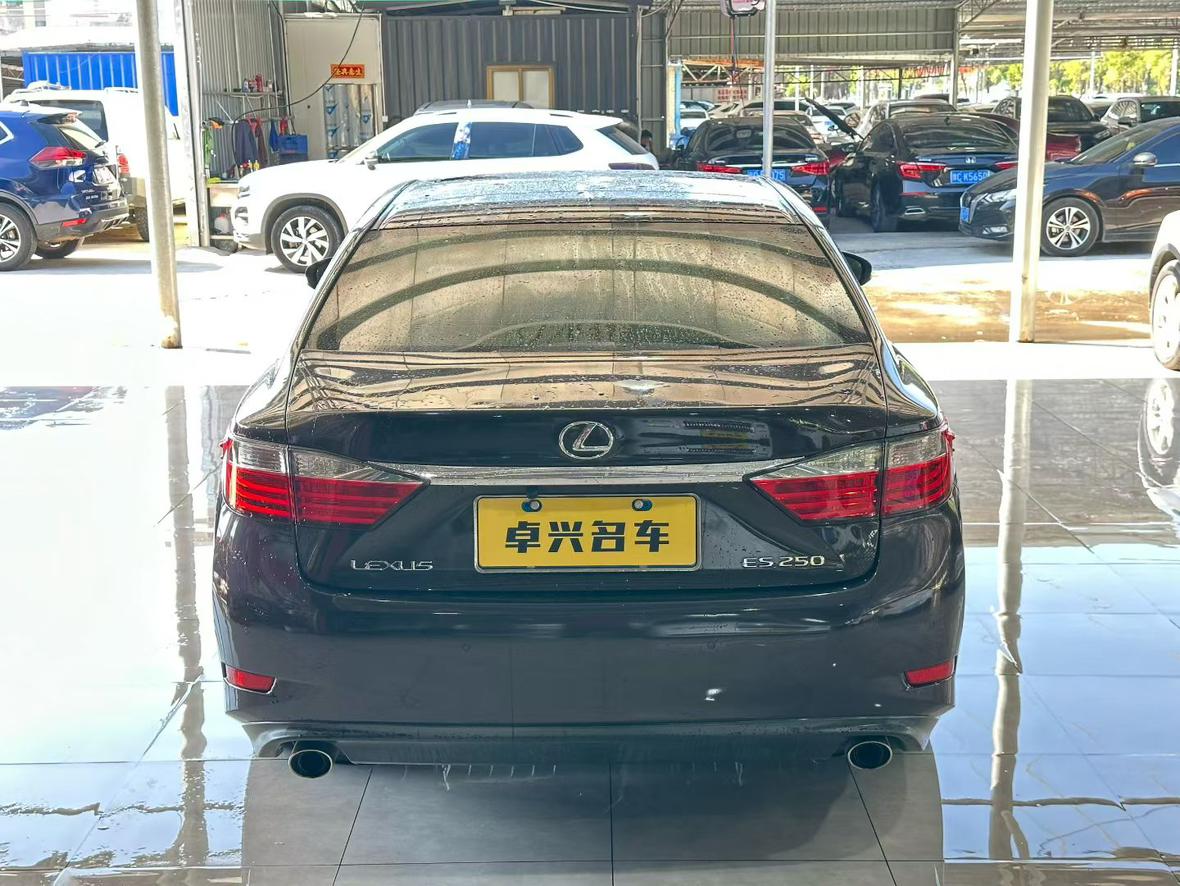 Lexus ES 2014 thumb 10