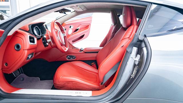 Aston Martin DB11 2022 thumb 4