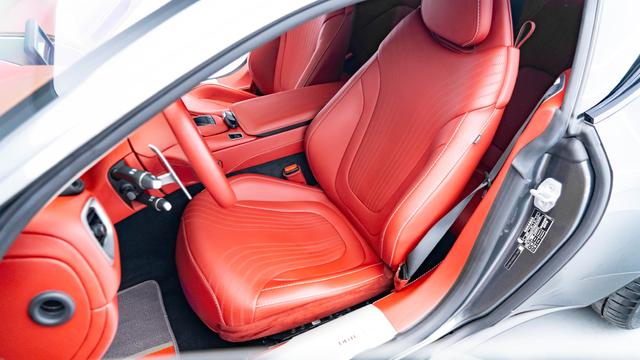 Aston Martin DB11 2022 thumb 7
