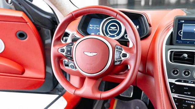Aston Martin DB11 2022 thumb 8