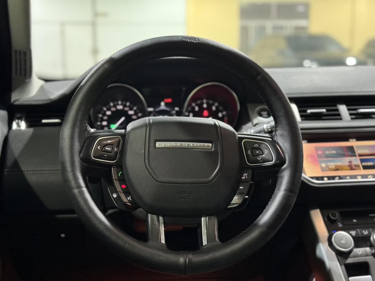 Land Rover Range Rover Velar 2017 thumb 5