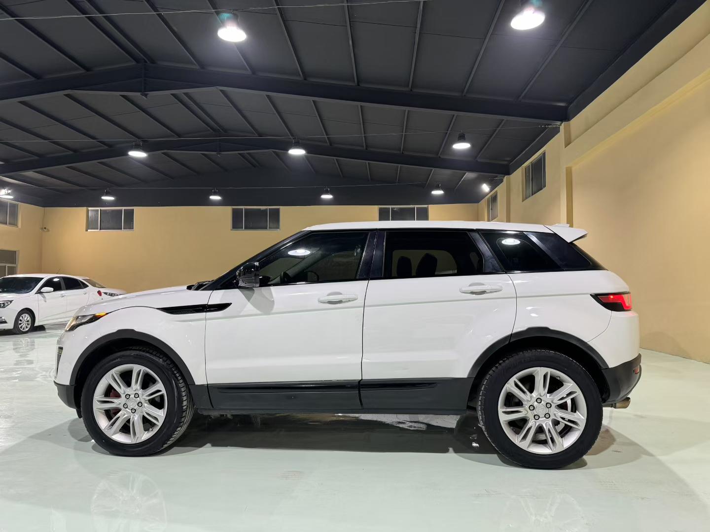 Land Rover Range Rover Velar 2017 thumb 11