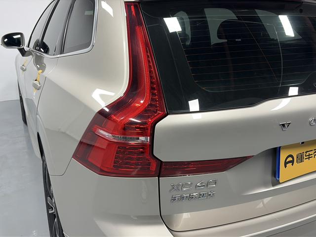 Volvo XC60 2018 thumb 11