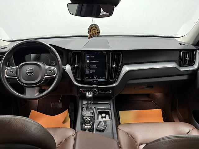 Volvo XC60 2018 thumb 12