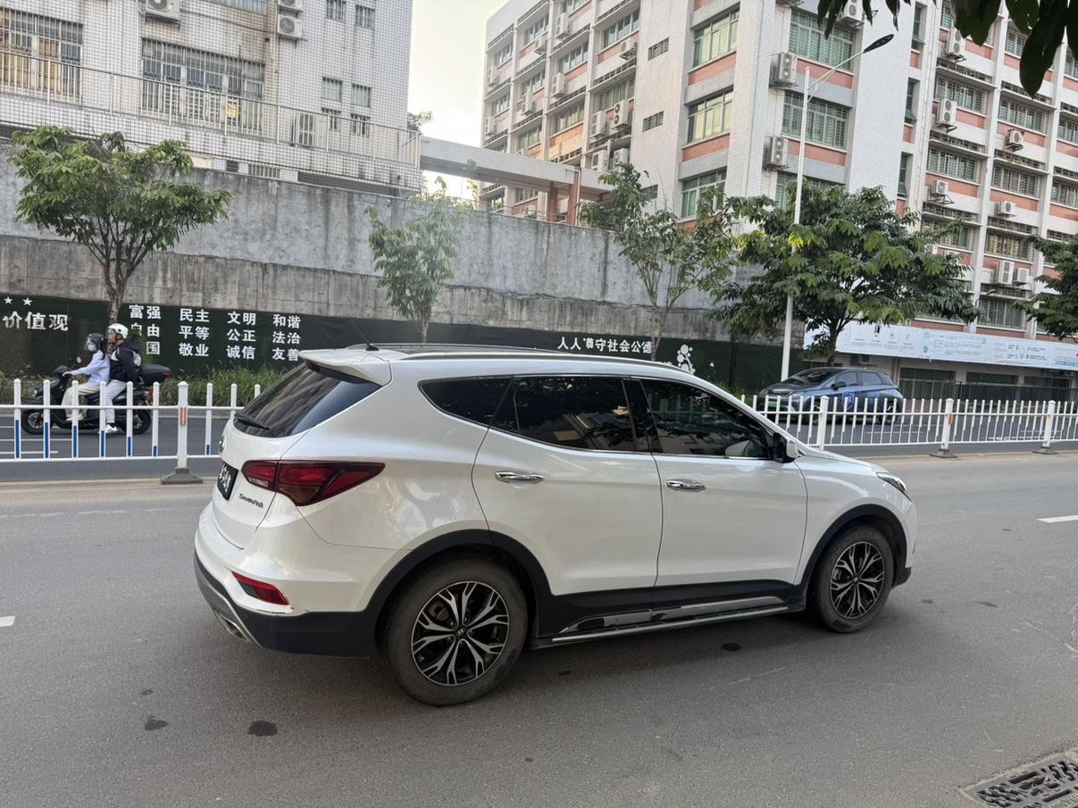 Hyundai Santa Fe 2018 thumb 3