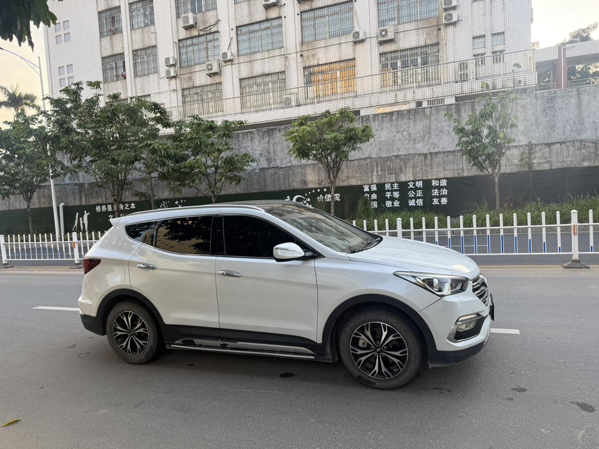 Hyundai Santa Fe 2018 thumb 4