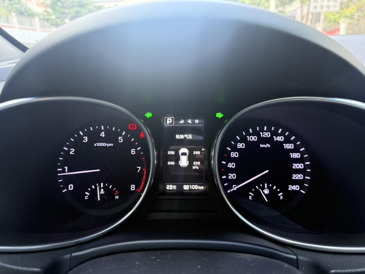 Hyundai Santa Fe 2018 thumb 11