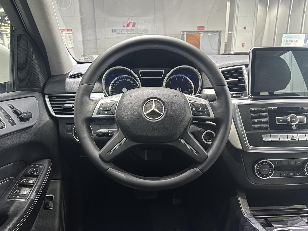Mercedes-Benz M-Class 2013 thumb 9