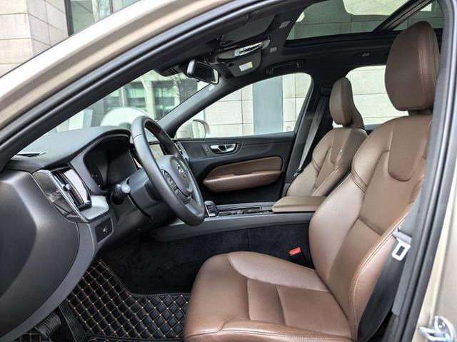 Volvo XC60 2024 thumb 4